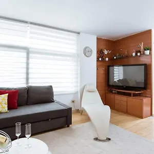  Apartment Two Bedroom Townhouse Within 10min Walk From Beach Spain